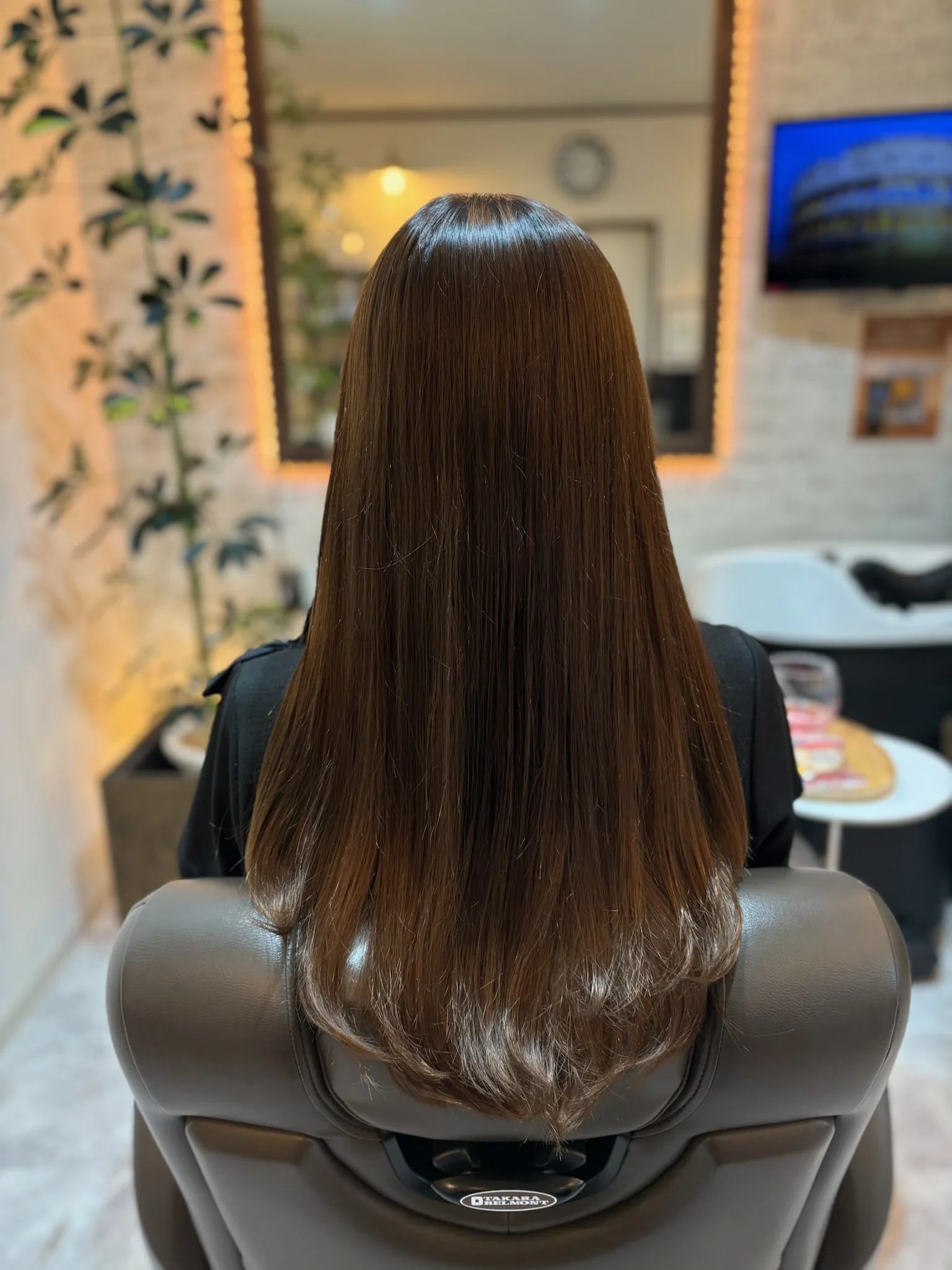 縮毛矯正の仕上がり ロングヘアのツヤとまとまり